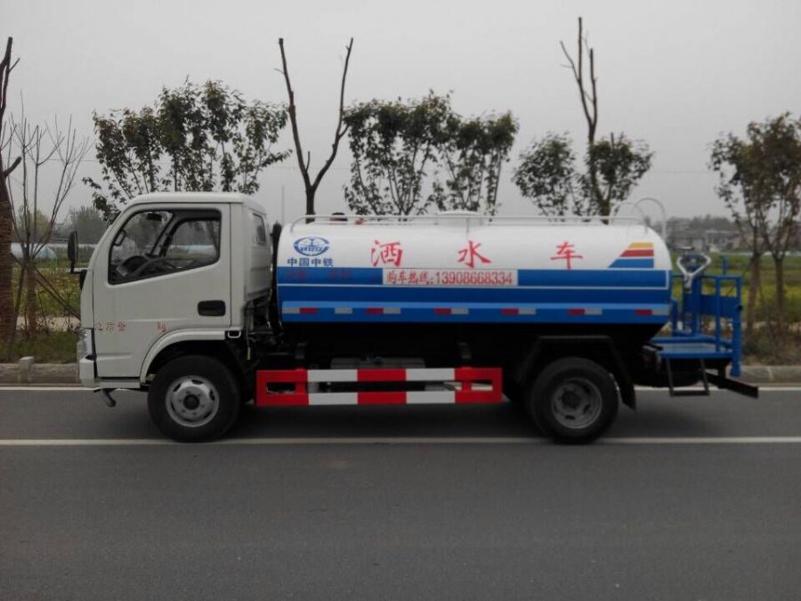 東風多利卡5噸灑水車