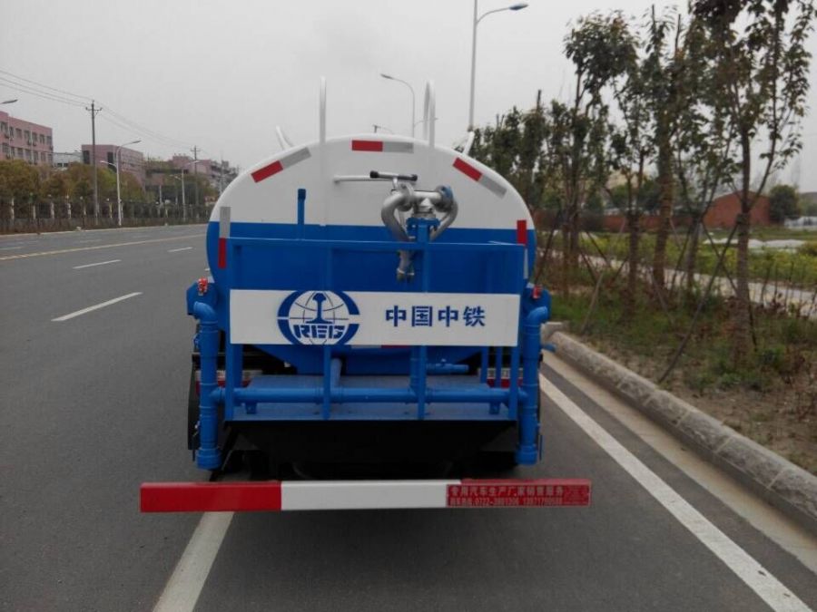 東風多利卡5噸灑水車