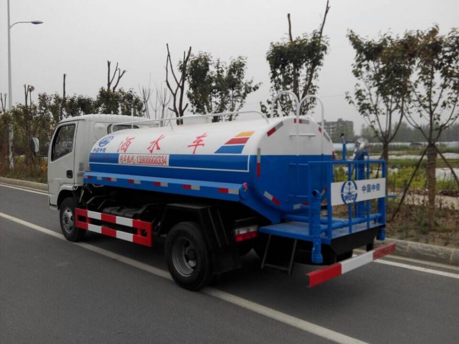 東風多利卡5噸灑水車