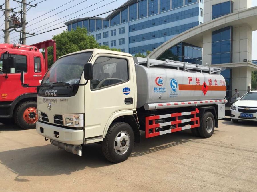 東風多利卡5噸加油車