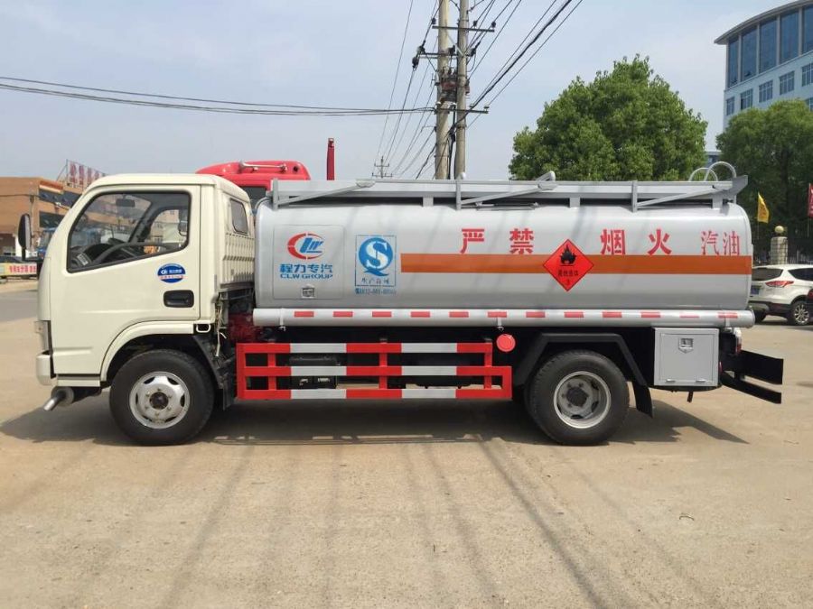 東風多利卡5噸加油車