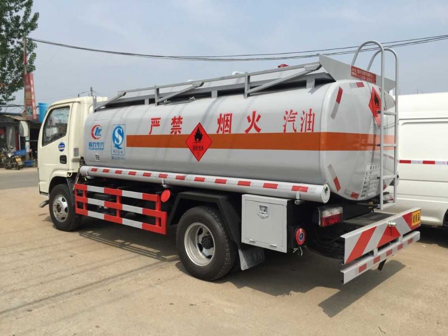 東風多利卡5噸加油車