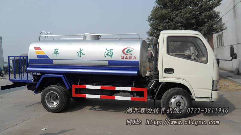 東風多利卡5噸灑水車，朝柴發動機