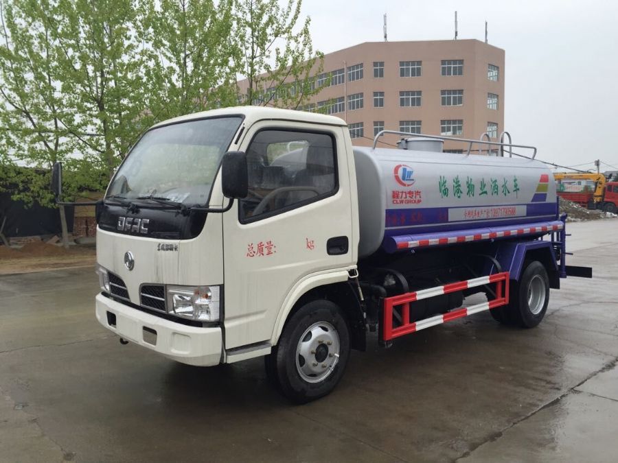 東風多利卡5噸灑水車，四達發動機