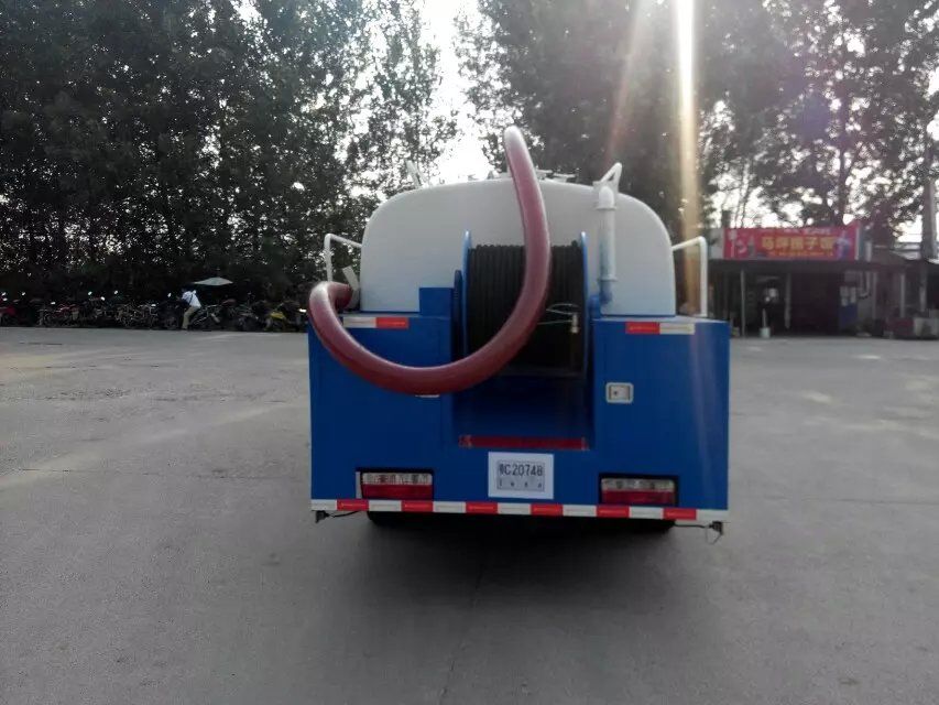 東風多利卡高壓清洗吸糞車圖片