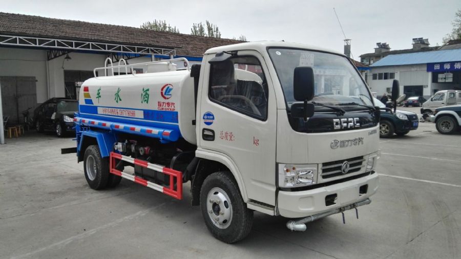 東風小多利卡朝柴5噸灑水車