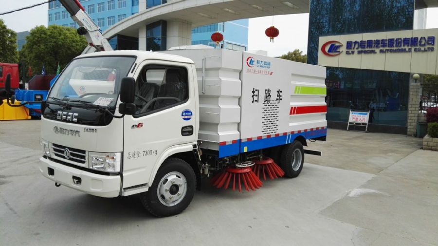 東風小多利卡朝柴掃路車