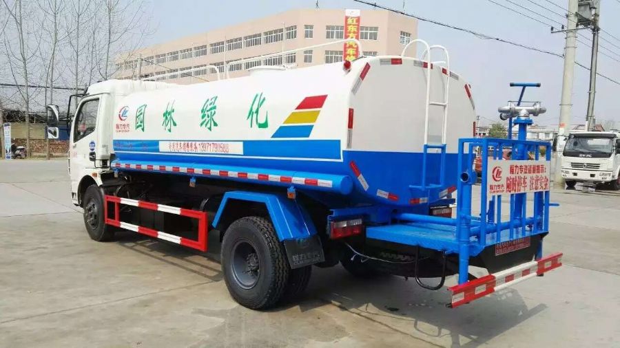東風多利卡9噸灑水車