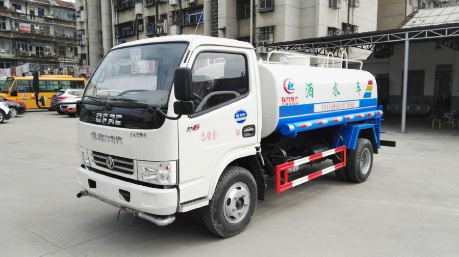 5噸灑水車朝柴發動機圖片