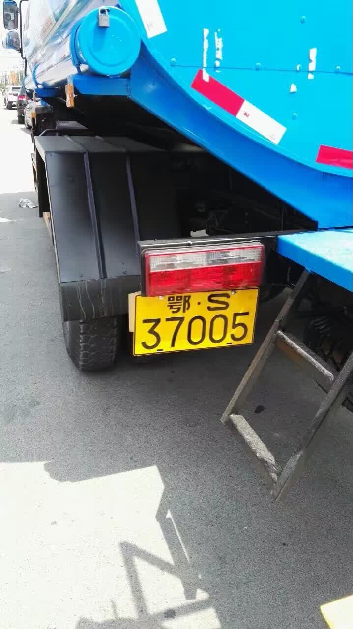 東風145灑水保溫車圖片