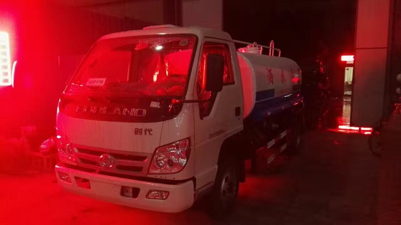 福田5噸灑水車圖片