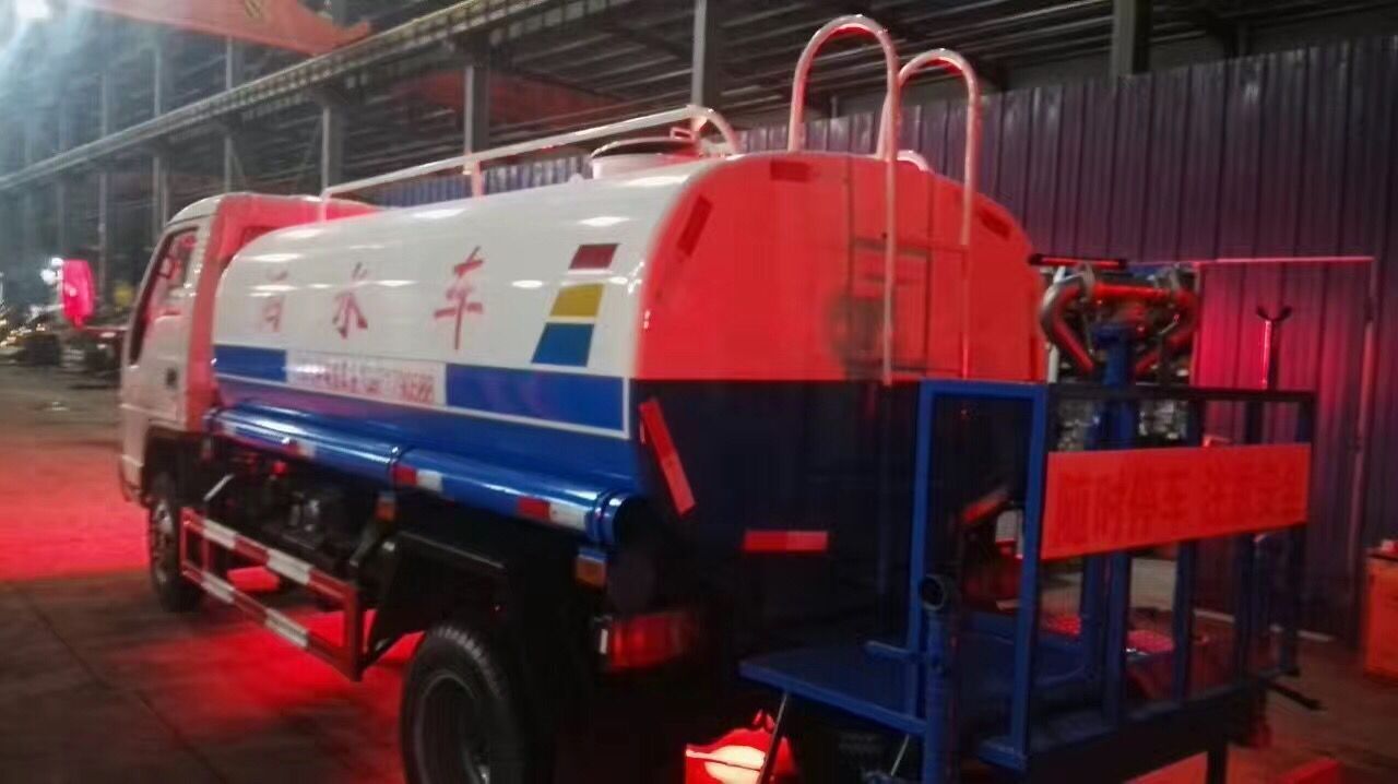 福田5噸灑水車圖片