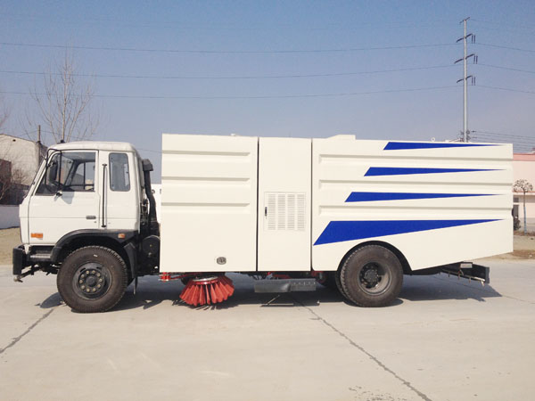 東風145掃路車