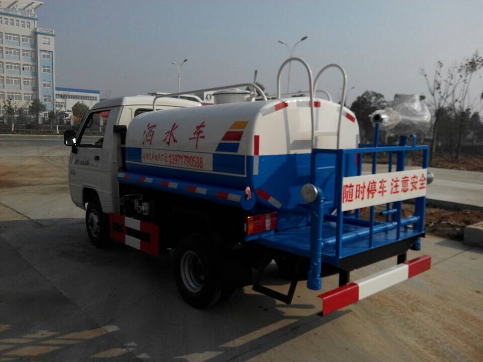2噸灑水車圖片