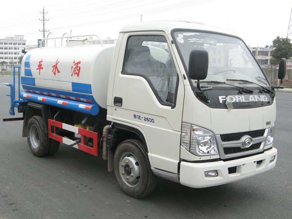福田3噸灑水車，3噸灑水車中常賣車型，駕駛室不帶翻轉，全柴480發動機，軸距2600mm，600尼龍胎，油刹，不帶方向助力，帶暖風不帶製冷。