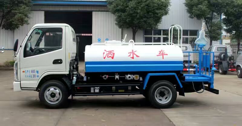 凱馬2.5噸灑水車圖片