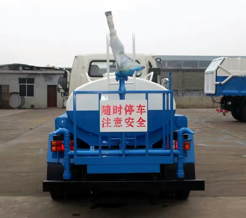 凱馬2.5噸灑水車圖片