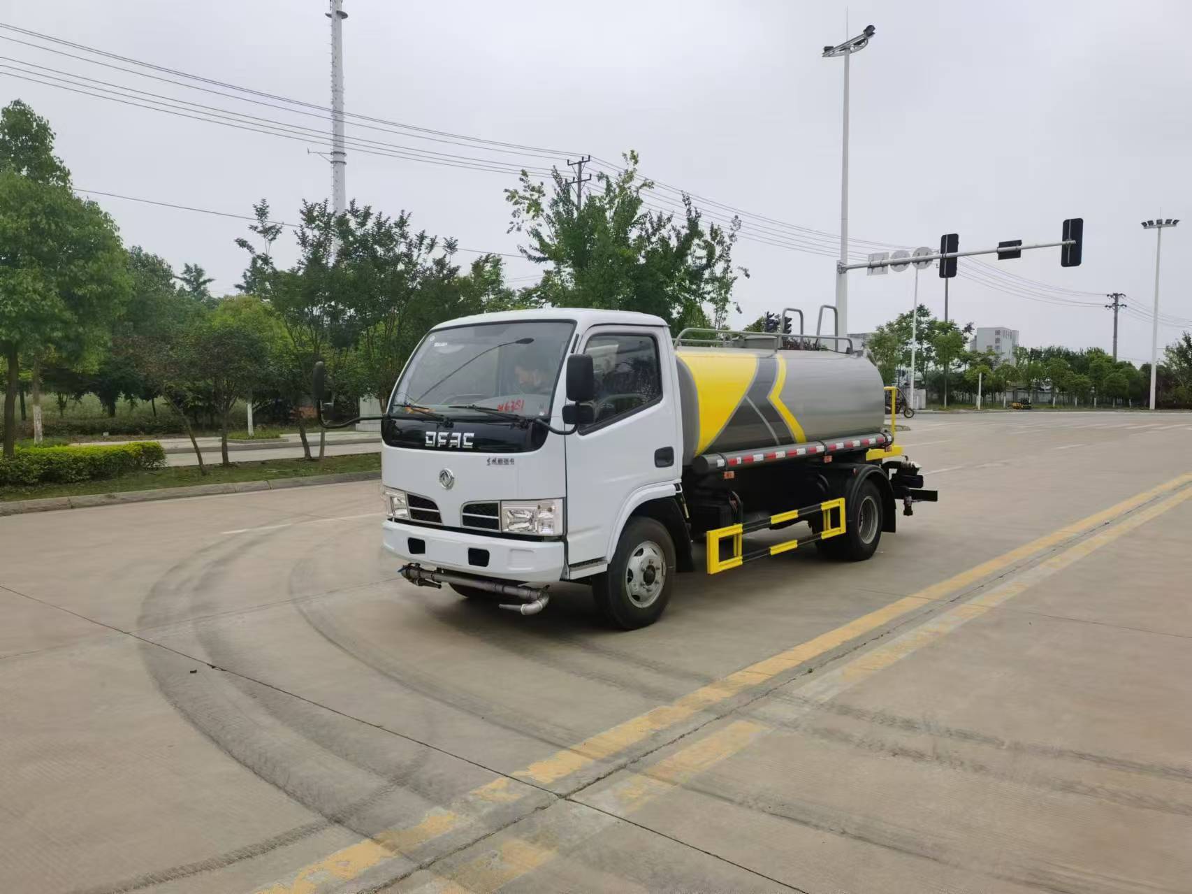 東風福瑞卡灑水車