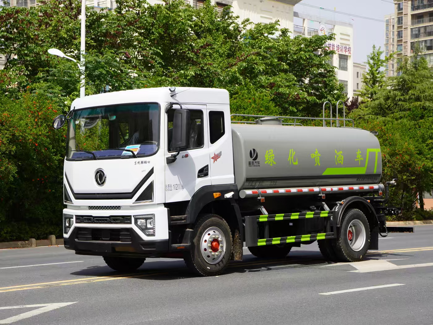 東風D9多利卡12噸灑水車